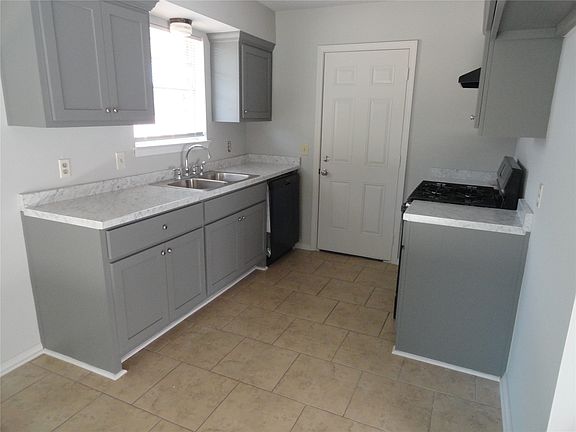 4th image of 16204 E 2nd St