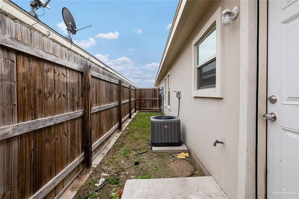 2 bed, 2.0 bath, 1050 sqft, $1,025 — Photo 3