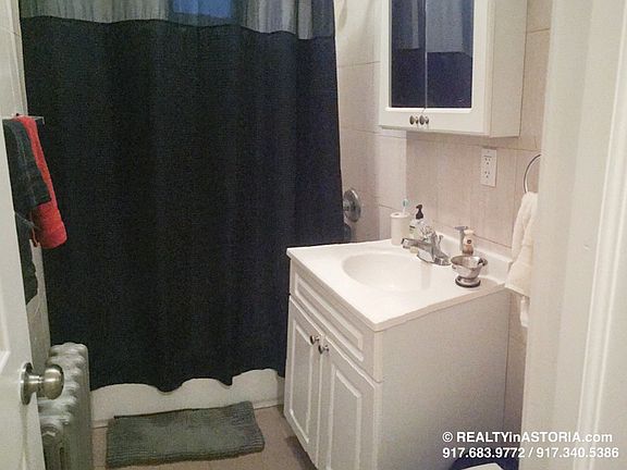 5th image of 2808 35th St APT 1C