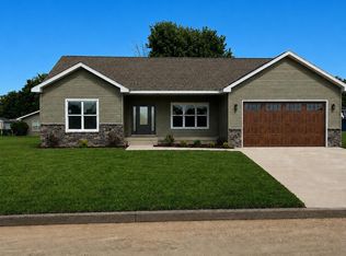 4 Green Oak Ct, Fort Madison, IA 52627