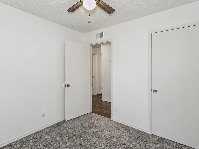 1114 E 31st St S — Photo 11