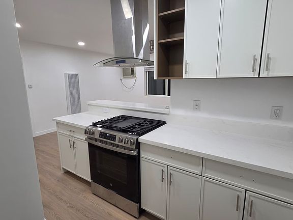 5th image of 515 Irving Ave APT E