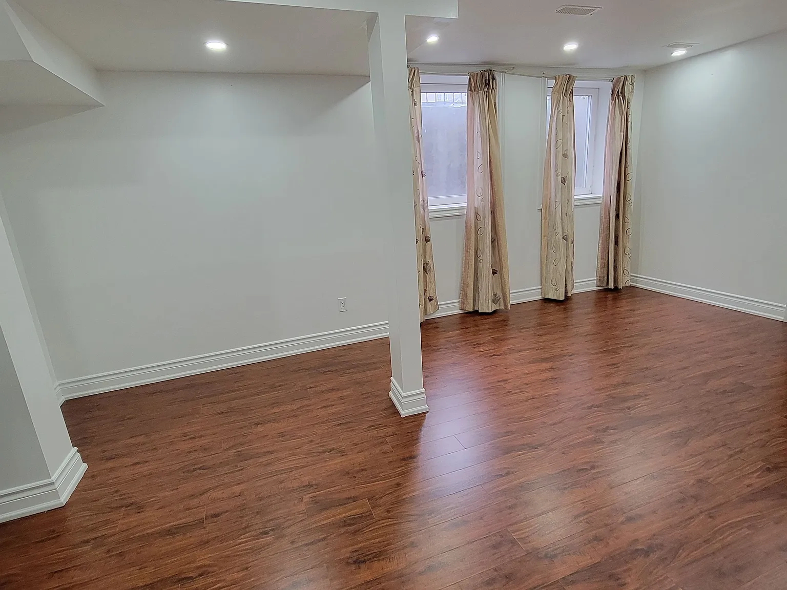3 bed, $1,975 — Photo 2