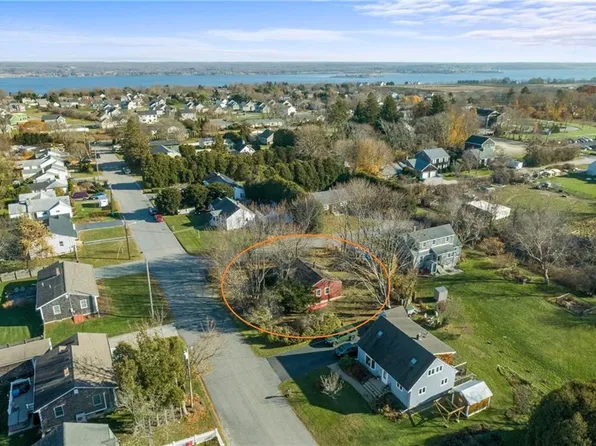 64 Martens Rd, Portsmouth, RI 02871