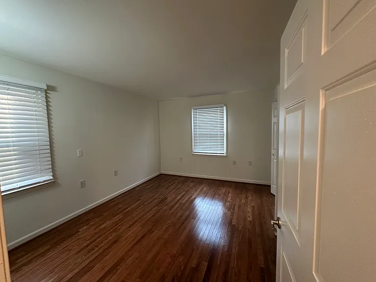 2905 Burch Ave #10 — Photo 26