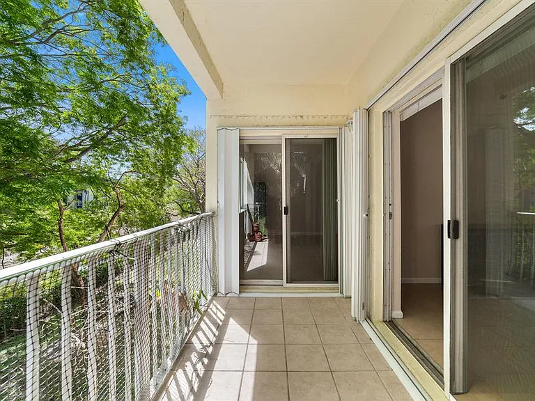 2901 Riverside Dr #201 — Photo 7