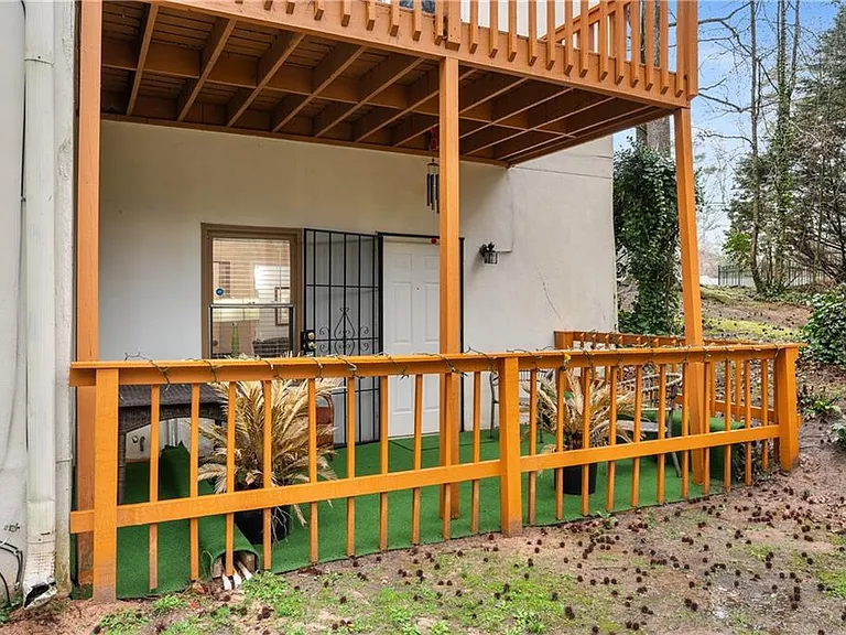 460 Peyton Rd SW #B — Photo 1