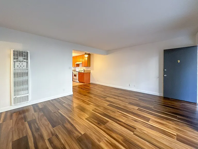 1433 25th St #1 — Photo 3