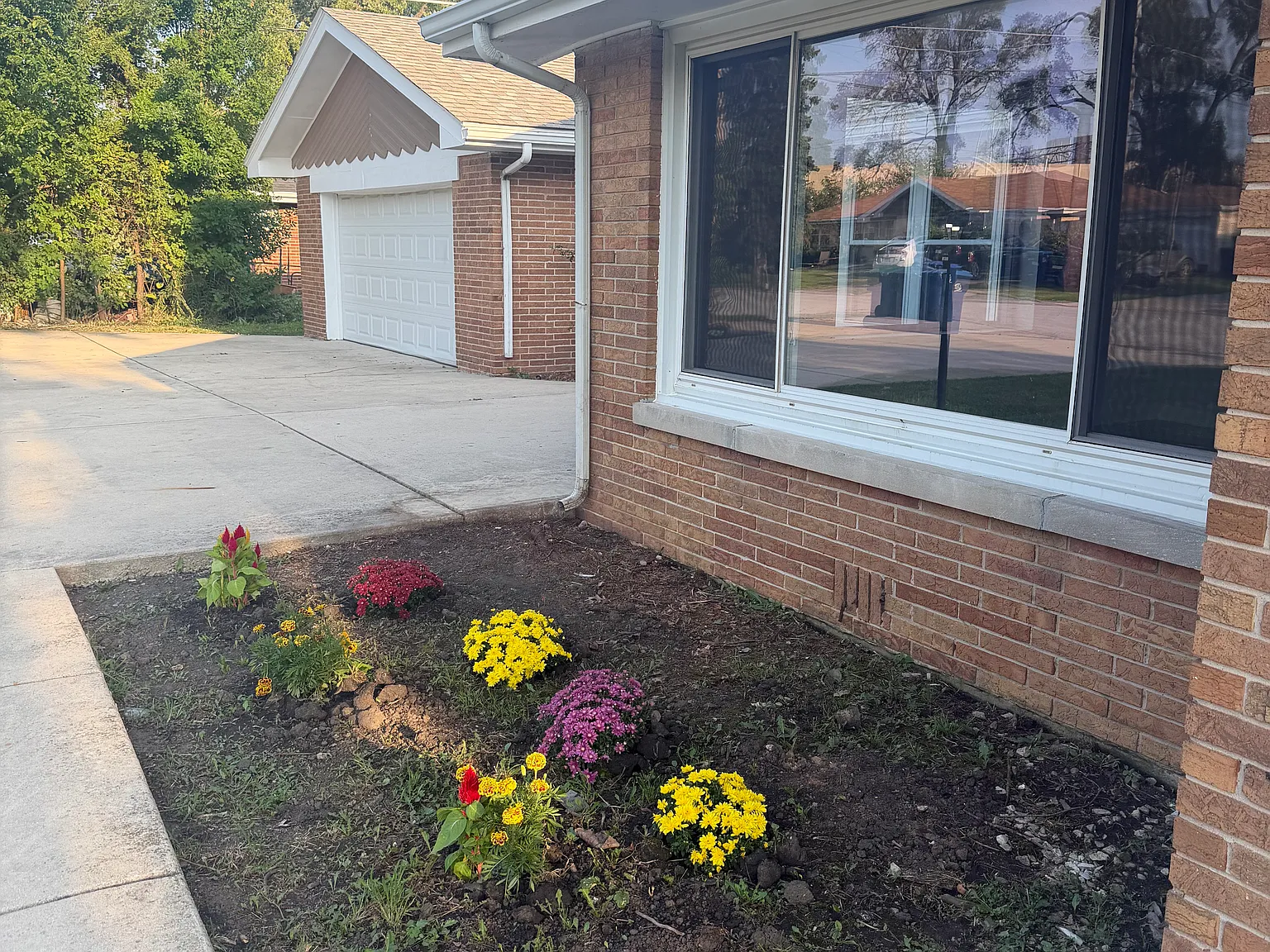 3 bed, 1200 sqft, $3,000 — Photo 2
