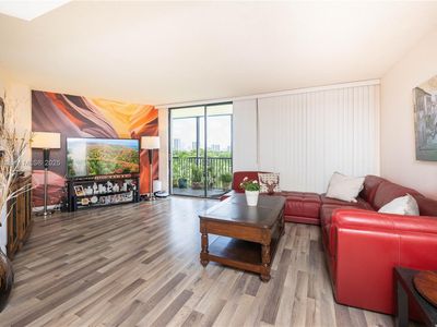 3301 N Country Club Dr APT 605, Aventura, FL, 33180