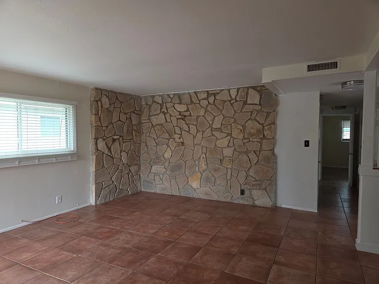 8409 Topanga Canyon Blvd — Photo 36