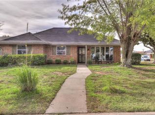 312 W Blueridge Dr, Midwest City, OK 73110