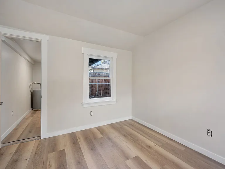 727 NW Georgia Ave — Photo 15