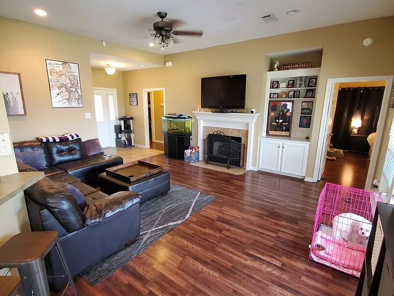 215 Landsburg Ct — Photo 4