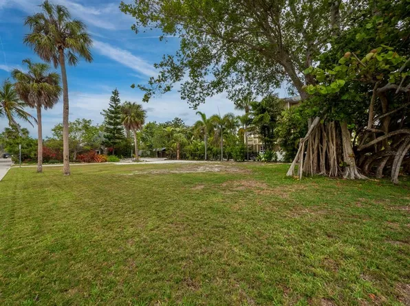 641 Broadway St #10, Longboat Key, FL 34228