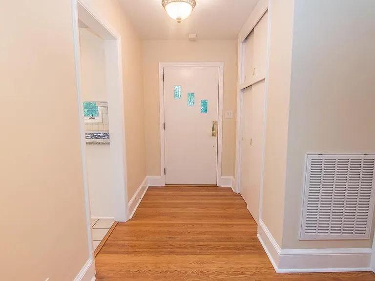 1000 Jefferson Dr — Photo 3