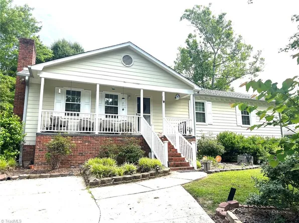102 Brookleigh Ct, Trinity, NC 27370