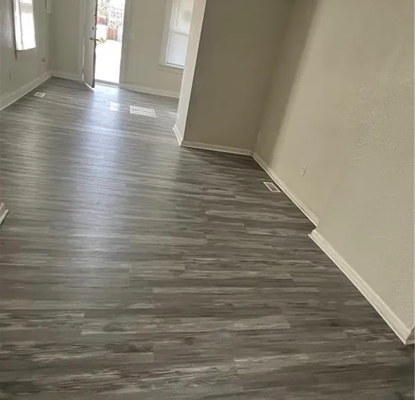 1723 Lasalle Ave — Photo 5