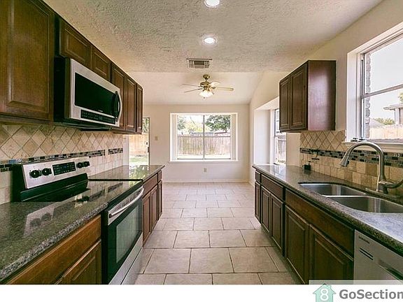 3rd image of 15926 Pryor Dr