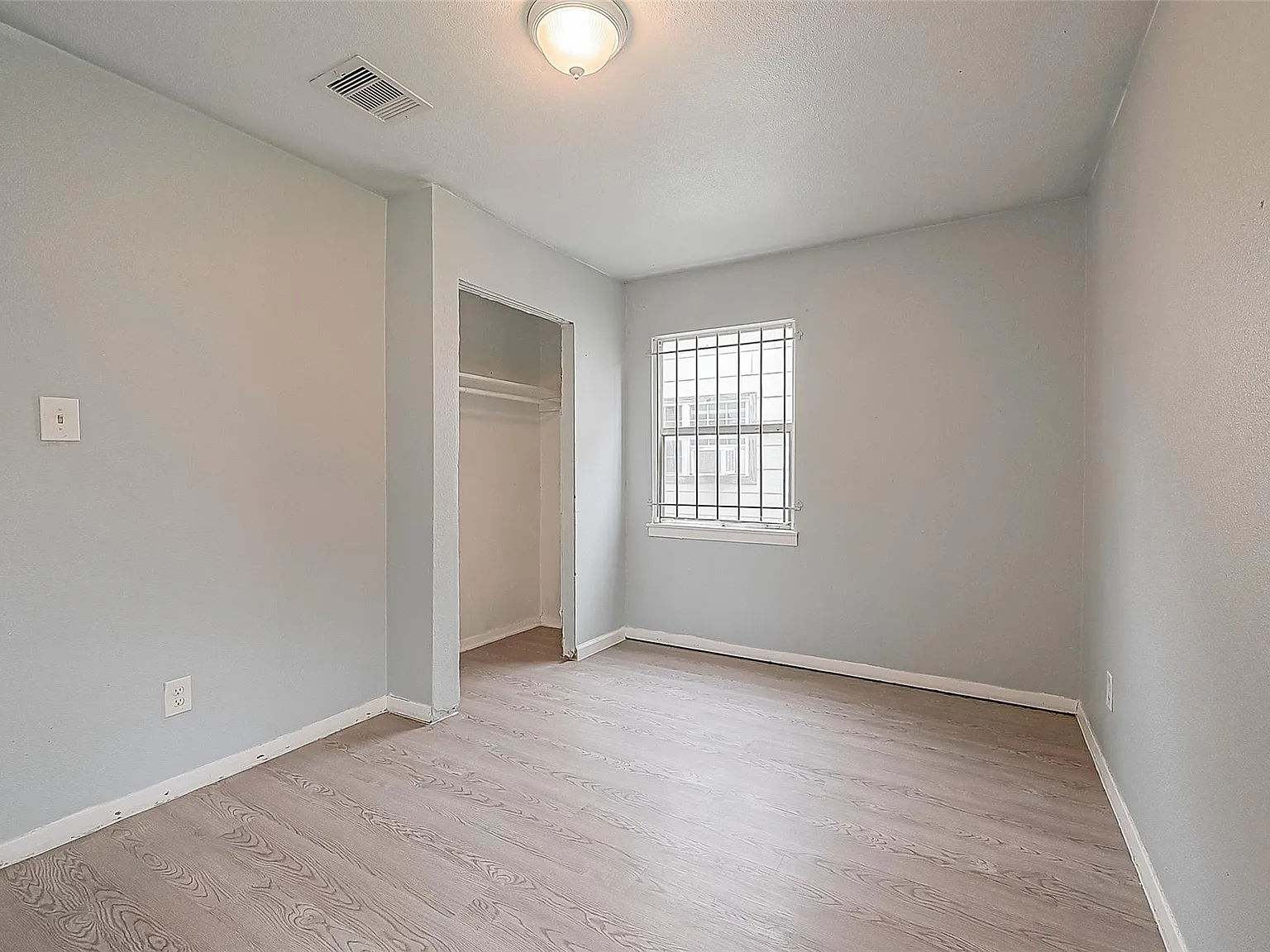3 bed, 2.0 bath, 1018 sqft, $1,375 — Photo 2
