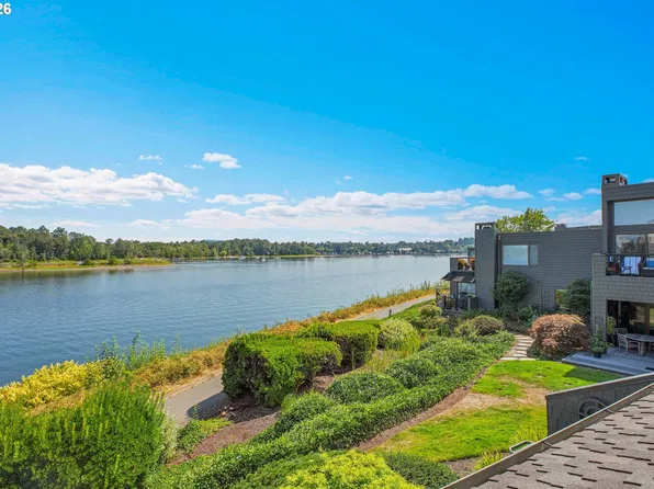 5672 S Riverpoint Ln, Portland, OR 97239