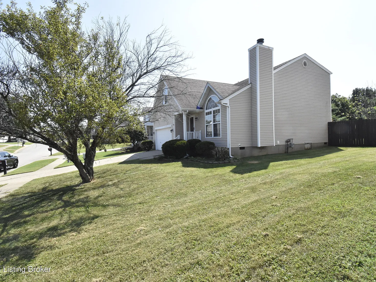 3 bed, 2.0 bath, 1730 sqft, $2,100 — Photo 3