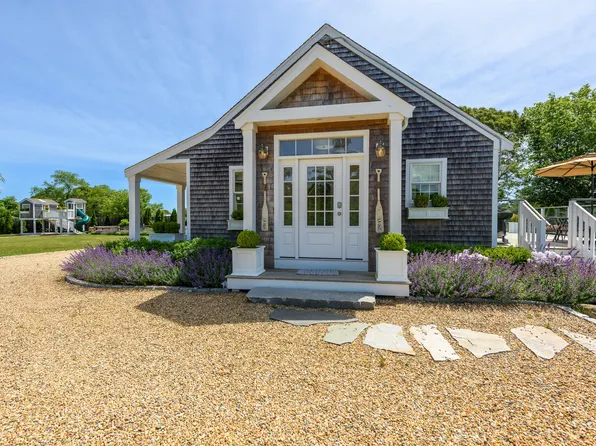 4 Elisha Lane, Oak Bluffs, MA 02557