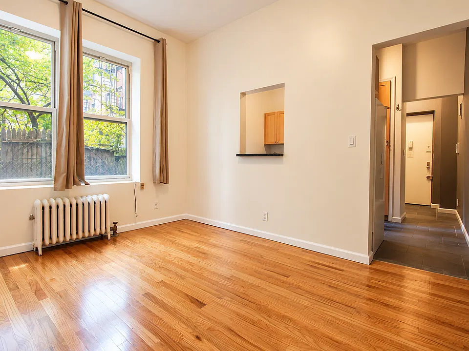 19 Christopher St #1
