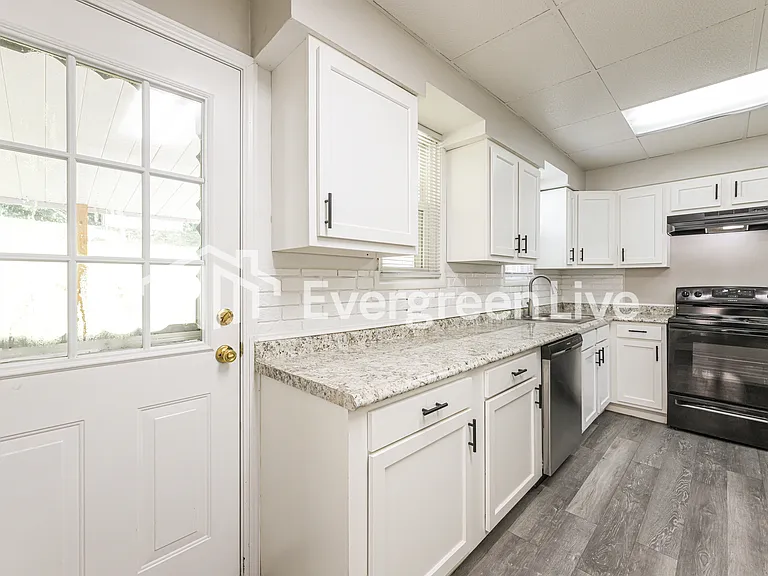 743 Wolf Ave — Photo 8