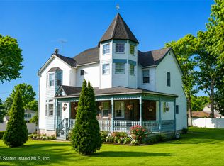24 Ross Ln, Staten Island, NY 10312