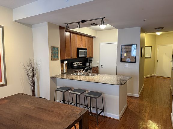 3rd image of 400 Massachusetts Ave NW APT 422
