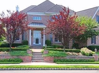 102 Elmwood Dr, Dix Hills, NY 11746