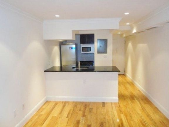 5th image of 336 E 81st St APT L1