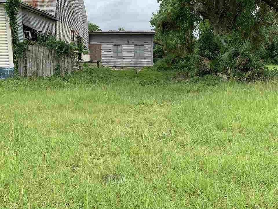 2nd image of 118 S E St Lot 19