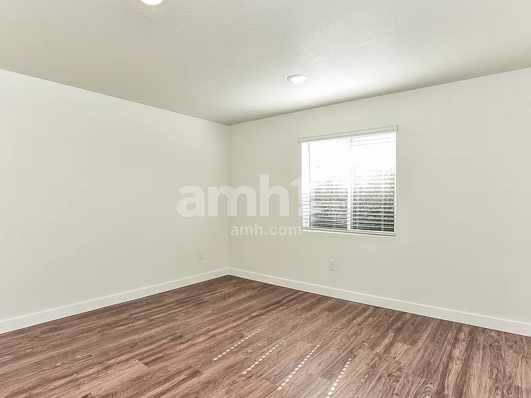 1108 E Daniel St — Photo 14