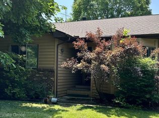 9357 Hill Rd, Swartz Creek, MI 48473