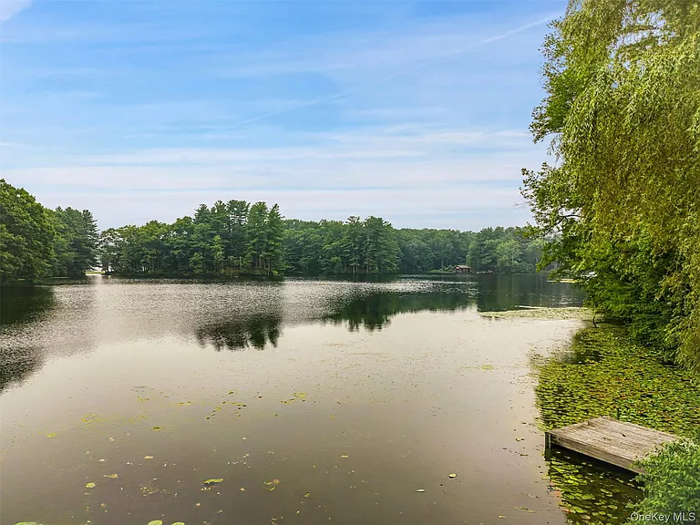 84 Pound Ridge Rd — Photo 1