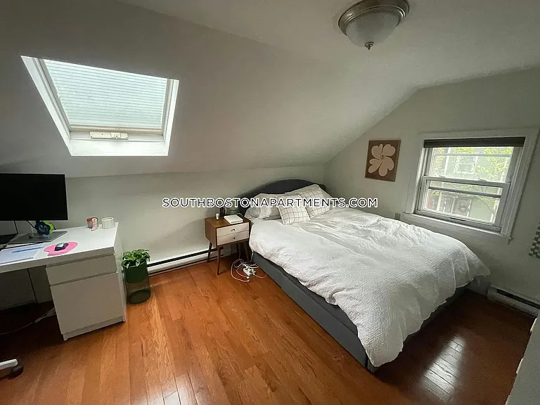 254 W 3rd St #3 — Photo 6