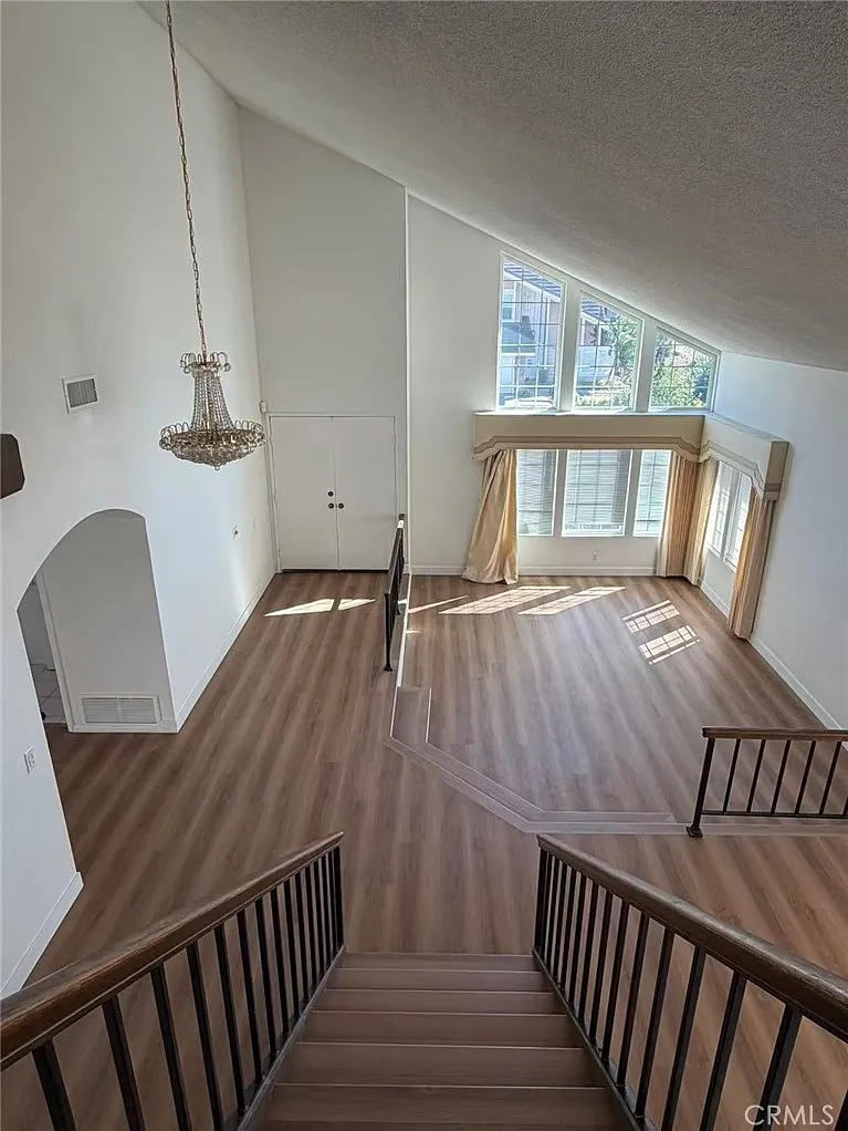 4 bed, 2378 sqft, $4,300 — Photo 4