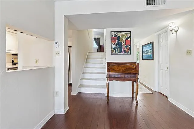 3 bed, 2.0 bath, 1941 sqft, $2,500 — Photo 4