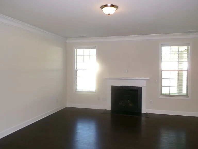 1419 Sawyer Ave — Photo 11