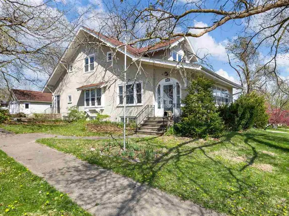 1902 10th Ave, Belle Plaine, IA 52208
