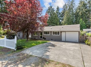 16215 11th Ave NE, Seattle, WA