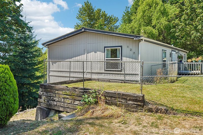 2nd image of 127 Pioneer Avenue NE