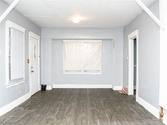 4th image of 3388 E 108th St