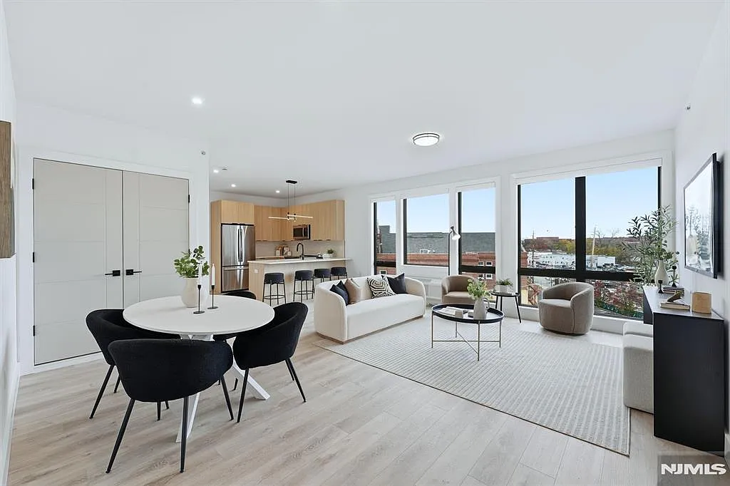 1 bed, $2,531 — Photo 3
