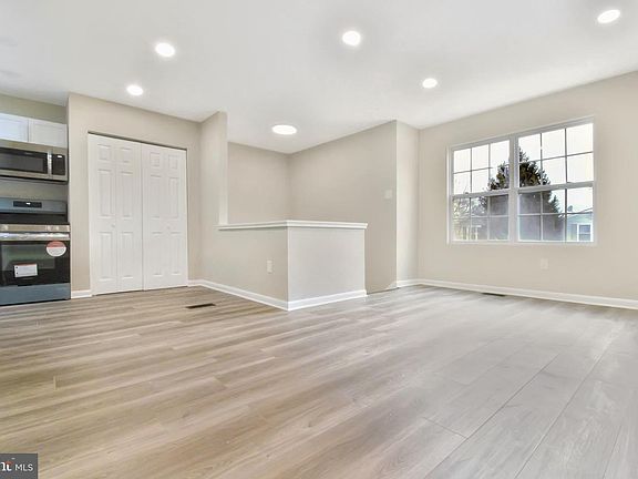 5th image of 418 Rose Ave