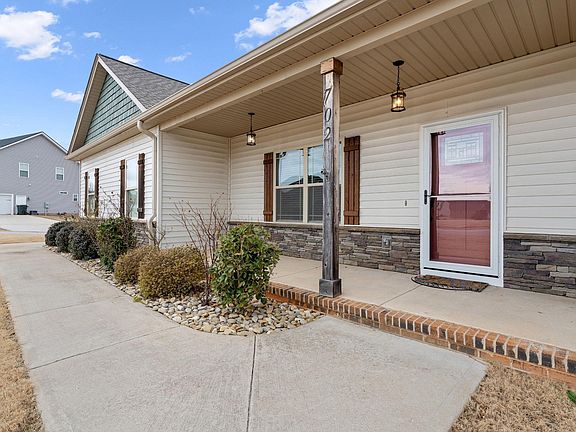 3rd image of 702 Cheyanne Ct