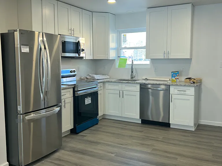 240 N Courtland St #2 — Photo 2