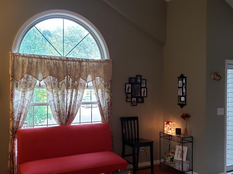 2nd image of 683 Davis Dr